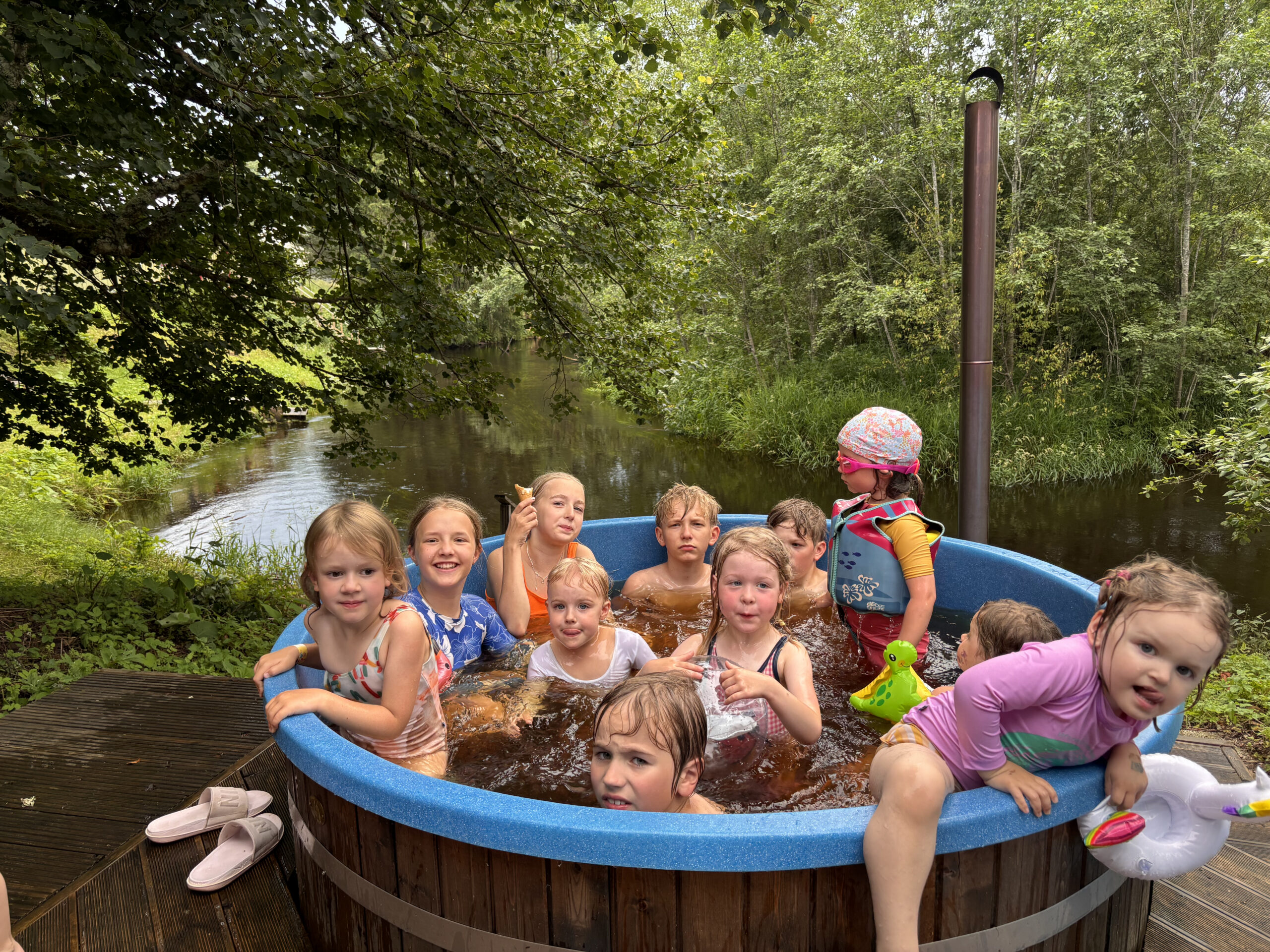 Children in the hot tub by the river Võhandu